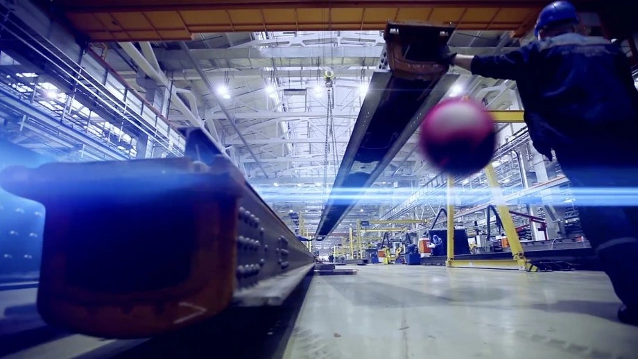 Lavorazione nello stabilimento nel video corporate Garboli — fotogramma 00:51